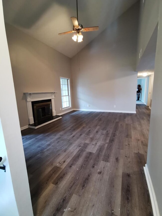 Building Photo - 9418 Cypress Ln