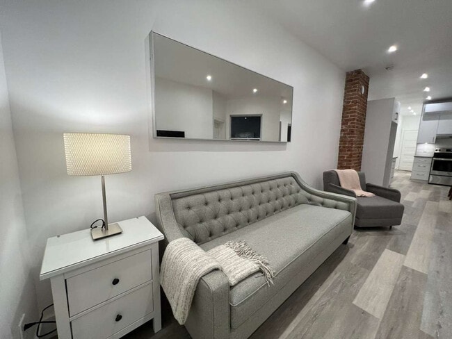 Building Photo - 1260 Rue Saint-André