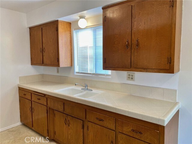 Foto del edificio - 1328 W 8th St