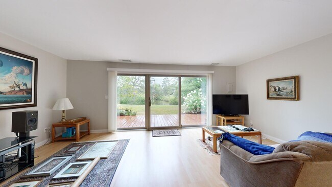 Foto del edificio - 629 Watersedge Dr