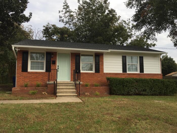 Primary Photo - 1206 Downing Rd