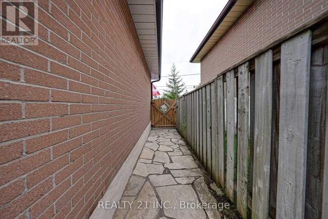 Building Photo - 812 Sanok Dr