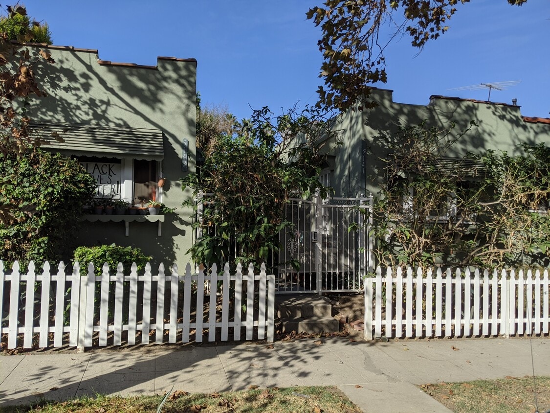 Primary Photo - 5141 Clinton St