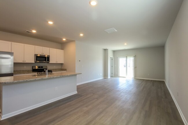 Building Photo - Beautiful 5 Bedroom in Myrtle Beach, SC