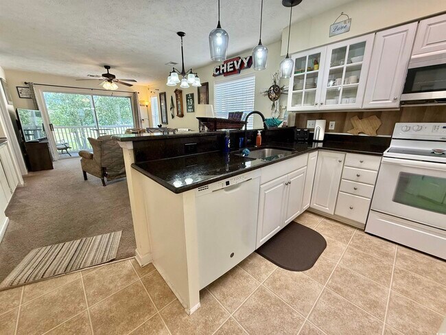 Foto del edificio - 615 Waterway Village Blvd