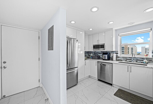 Foto del edificio - 3581 S Ocean Blvd