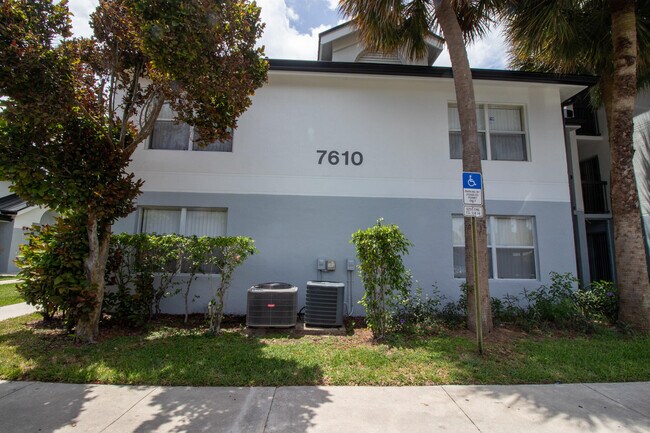 Foto del edificio - 7610 Westwood Dr