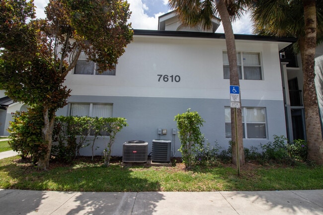 Building Photo - 7610 Westwood Dr
