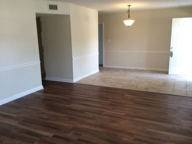 Foto del edificio - 6809 E North Bay St