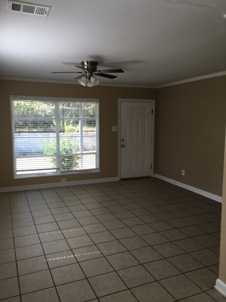 Building Photo - 4052 Cresthaven Rd
