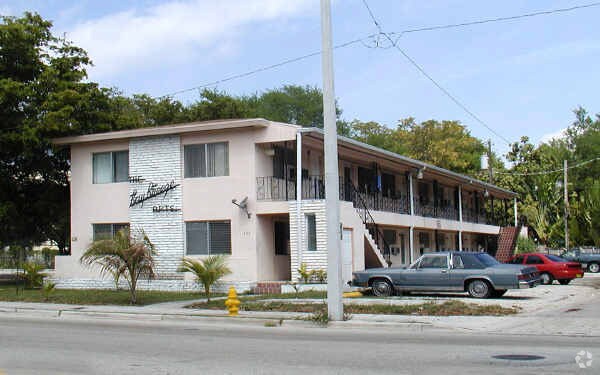 Foto del edificio - 455 NE 38th St