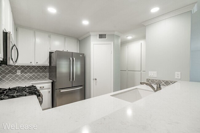 Building Photo - 2 br, 1 bath House - 864 Buttercup Road