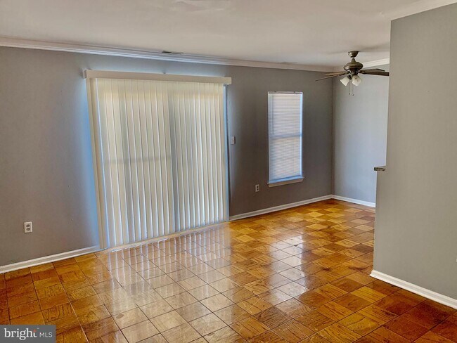 Foto del edificio - 2139 E Chestnut Ave