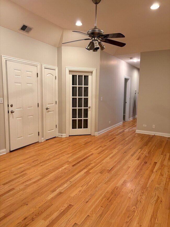 Foto del edificio - 5924 N Milwaukee Ave