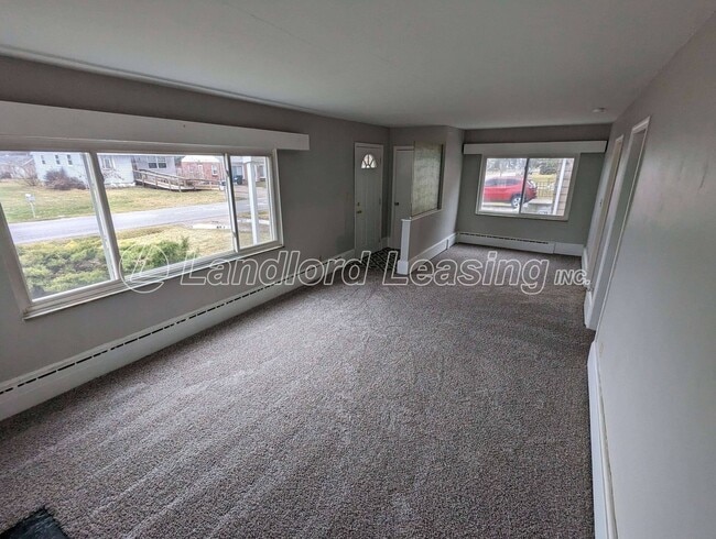 Building Photo - Spacious 3-Bedroom Home with 2-Car Garage ...
