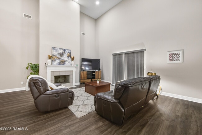 Building Photo - 213 E Peck Blvd