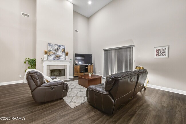 Foto del edificio - 213 E Peck Blvd