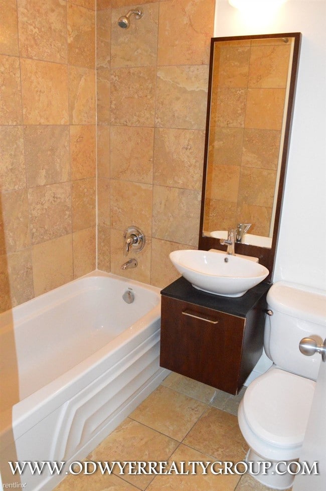 Building Photo - 2 br, 2 bath  - 1400 N Lake Shore Dr Apt 5C