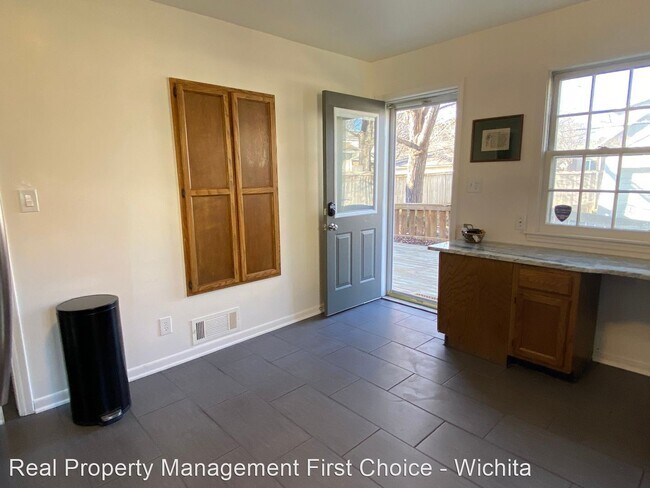 Building Photo - 3 br, 2 bath House - 333 N Oliver