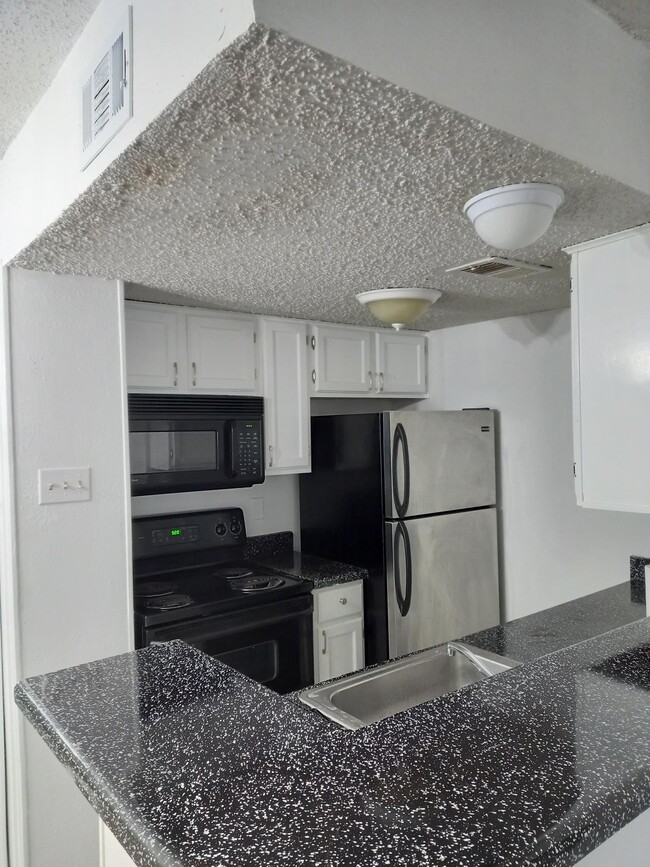 Building Photo - 9520 Royal Ln
