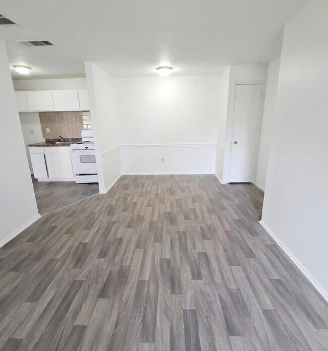 Foto del edificio - 3688 Bosworth Rd