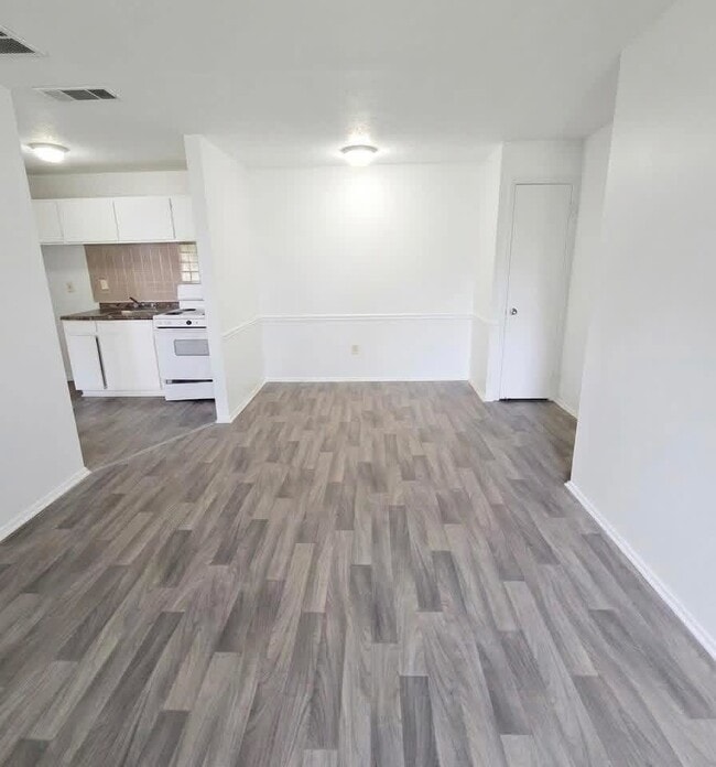 Building Photo - 3688 Bosworth Rd
