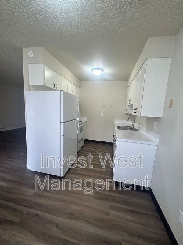 Foto del edificio - 1806 E FOURTH PLAIN Blvd