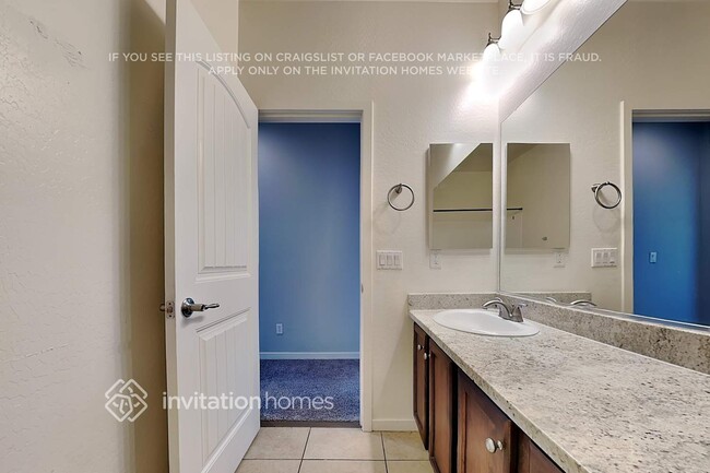 Building Photo - 2713 S Valle Verde