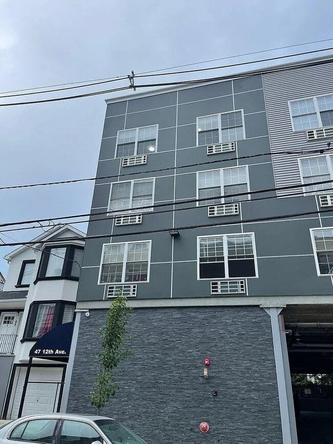Building Photo - 51 12th Ave