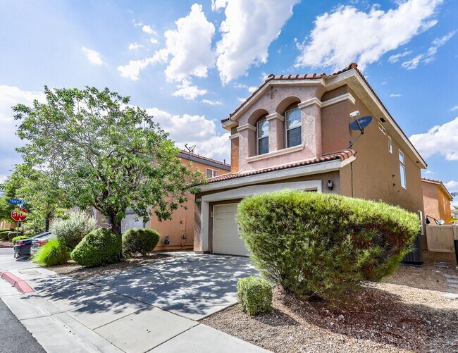 Foto del edificio - North Las Vegas Home 3 Beds with Desk Area...