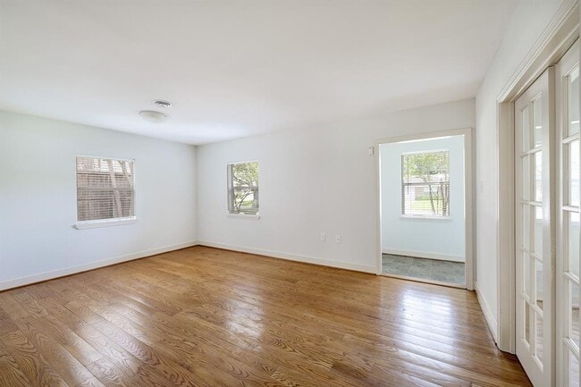 Foto del edificio - 4703 Braeburn Dr