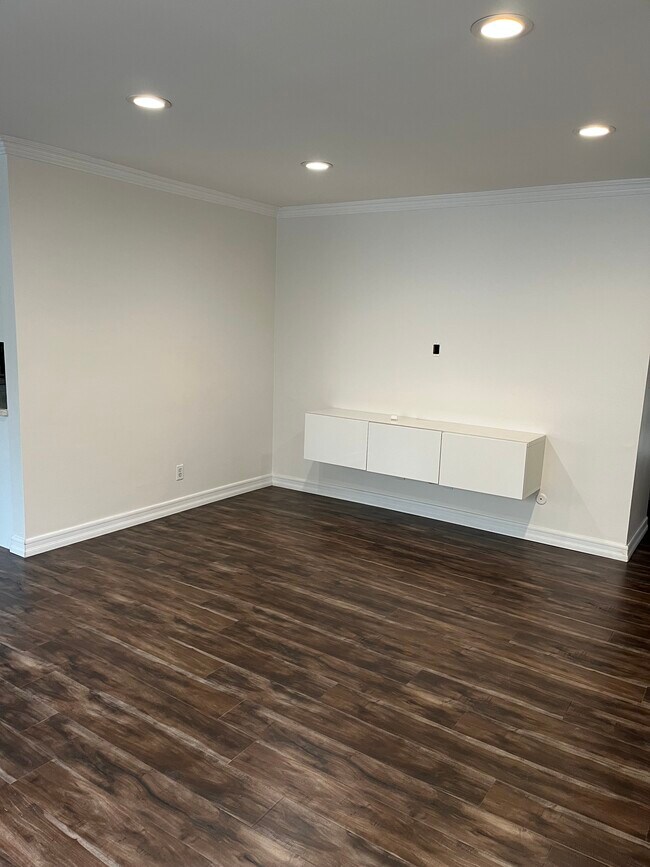 Foto del edificio - 8650 Belford Ave