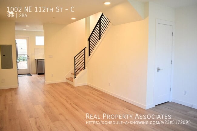 Building Photo - 1002 NE 112th St
