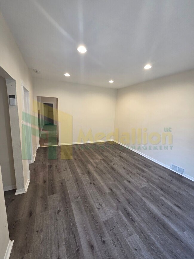 Foto del edificio - Spacious 3-Bedroom Home with Modern Updates and Great Outdoor Space