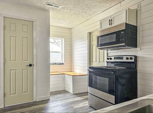 Building Photo - 1123 OH-552