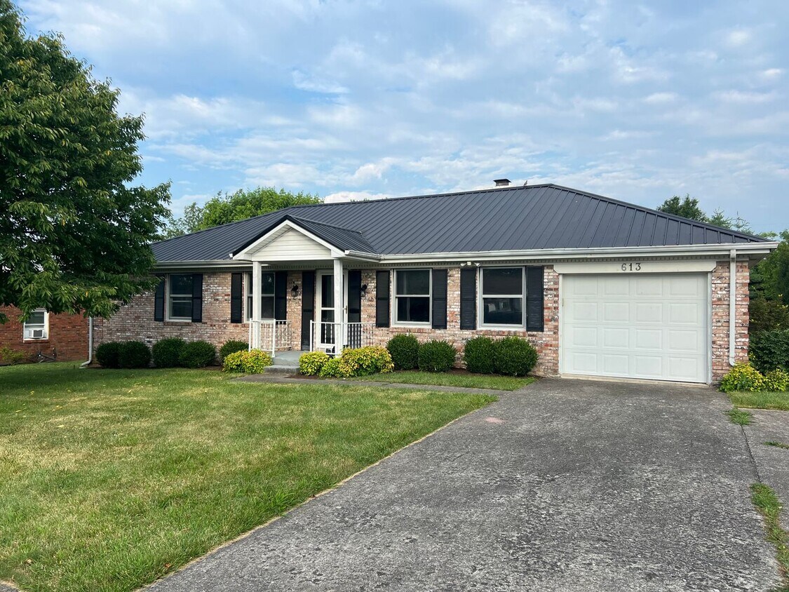 Primary Photo - 3 bedroom 2 bath house