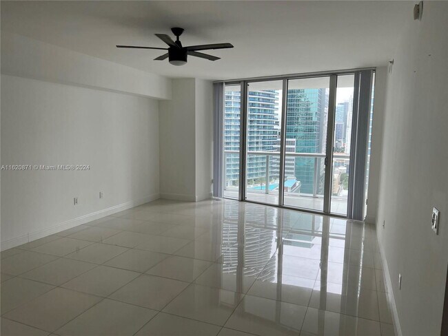 Foto del edificio - 475 Brickell Ave