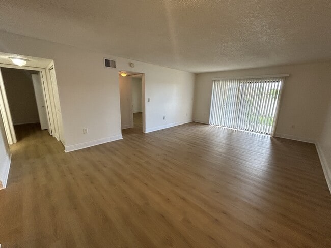 Building Photo - 5200 NW 31st Ave