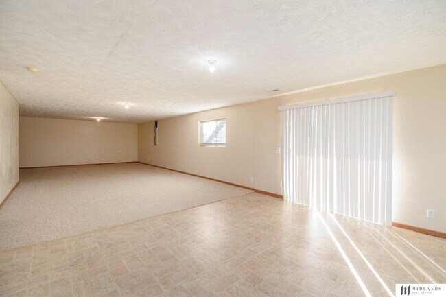 Foto del edificio - 14002 Kelly Dr