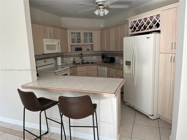 Foto del edificio - 5161 Collins Ave