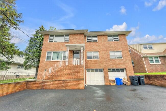 Foto del edificio - 480 N Midland Ave