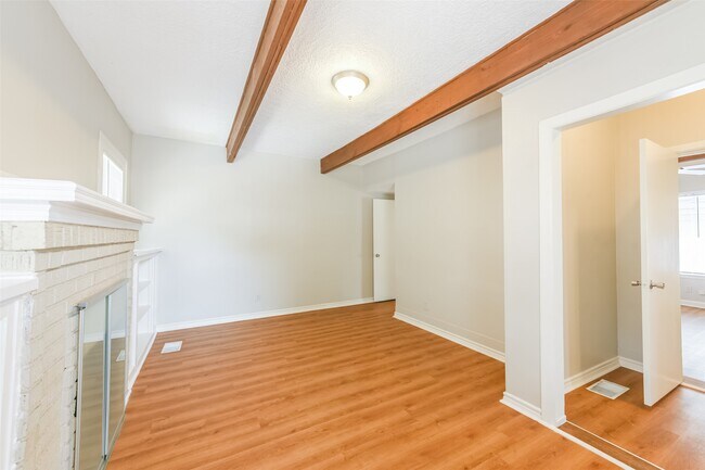 Building Photo - 216 Redan St