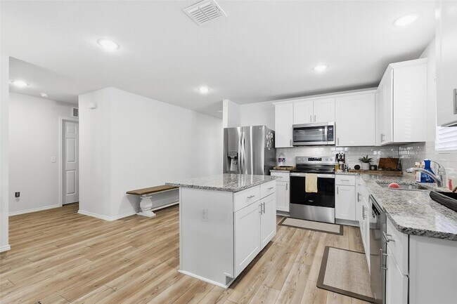 Foto del edificio - 10101 Newtown Dr