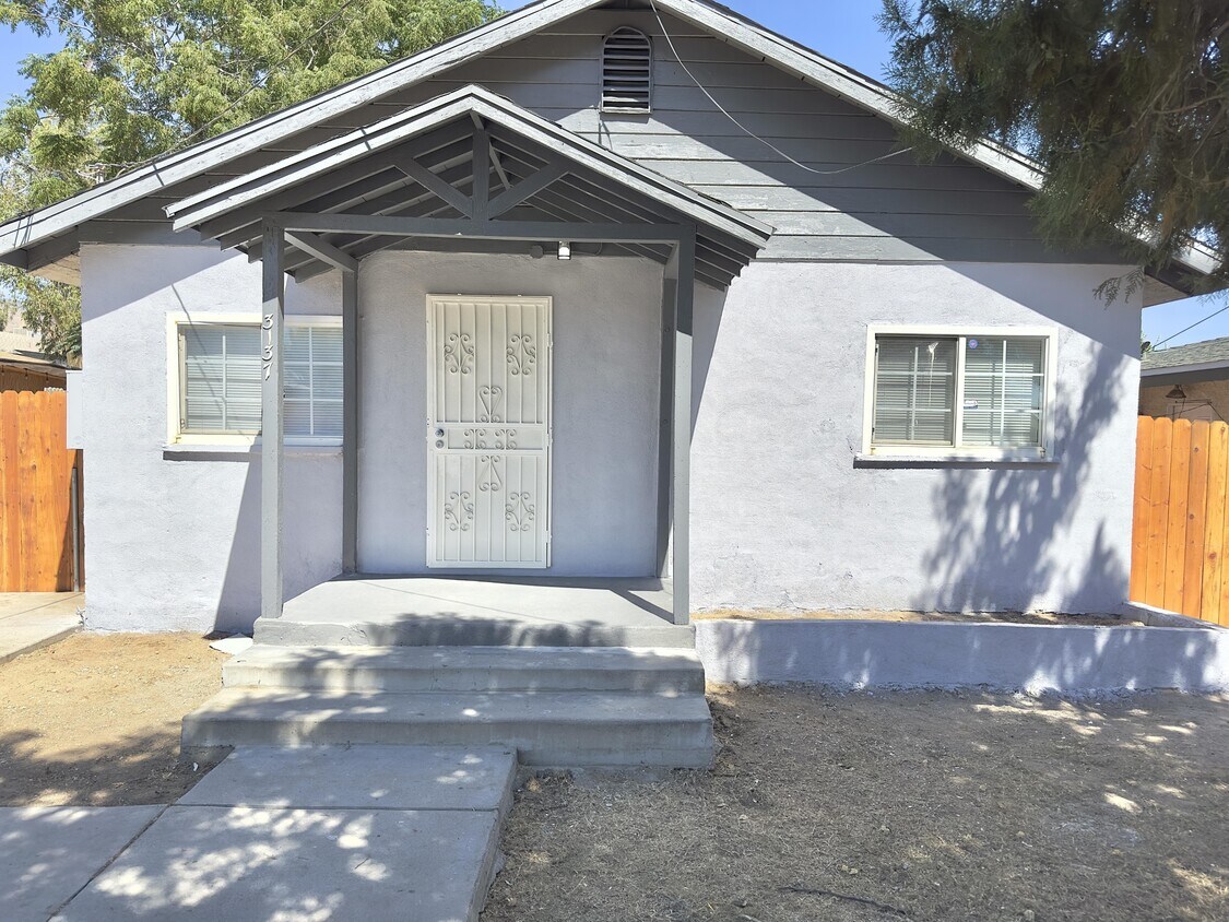 Foto principal - 3137 Sanchez St N
