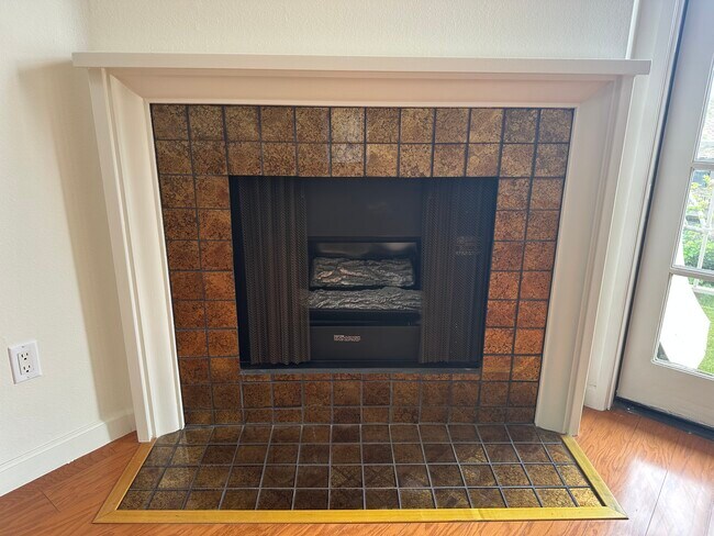 Gas Fireplace - 1837 Midvale Ave