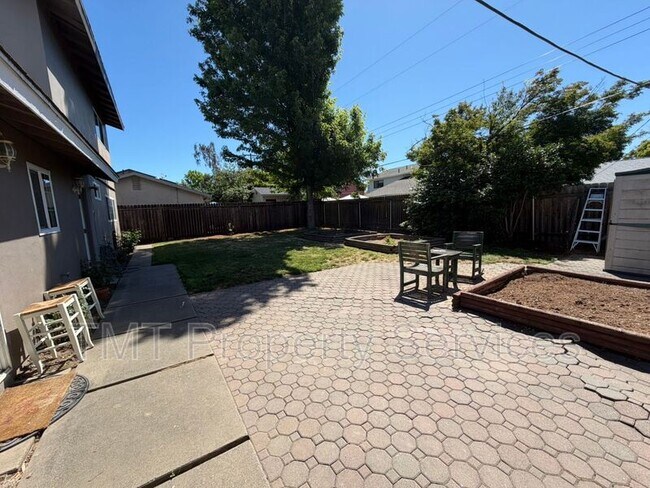Foto del edificio - 2533 Stansberry Way