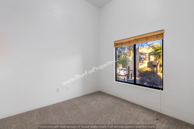 Building Photo - 1404 W Kandy Ct