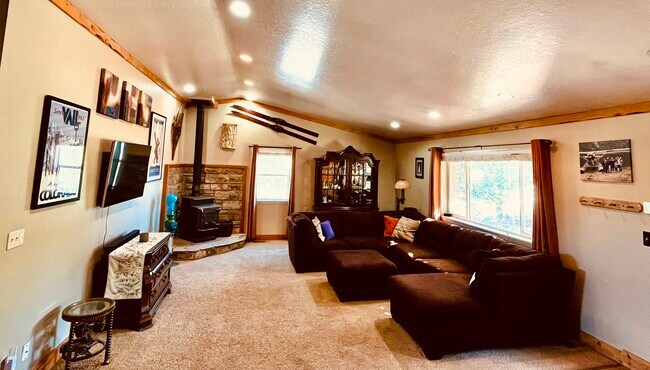 Building Photo - 6521 Snowview Dr