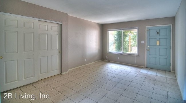 Building Photo - 300 Franciscan Ct