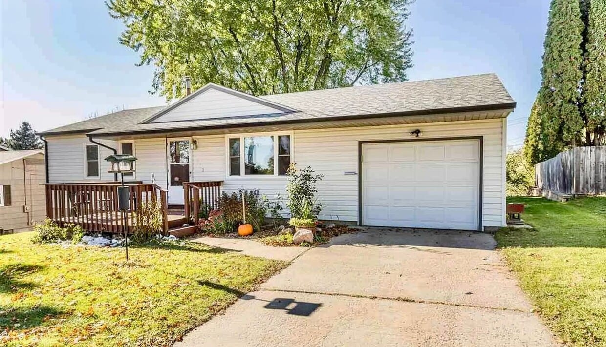 Building Photo - Cozy 3 Bedroom on East Side of Sioux Falls